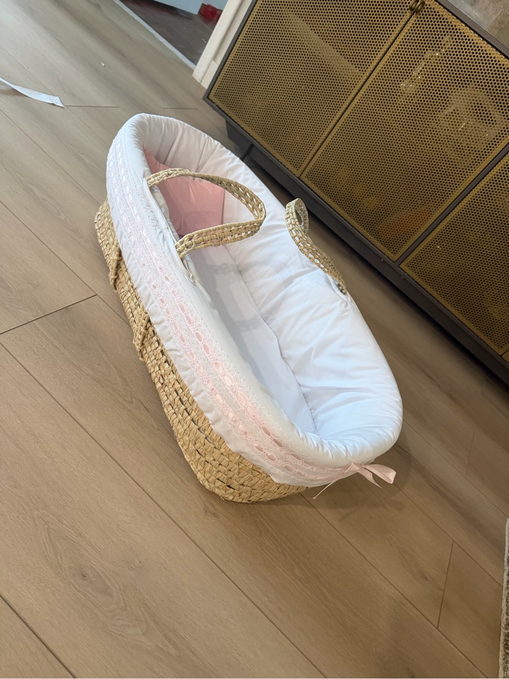 White Quilted Moses Basket with Woven Handles NWOT - Picture 8 of 10